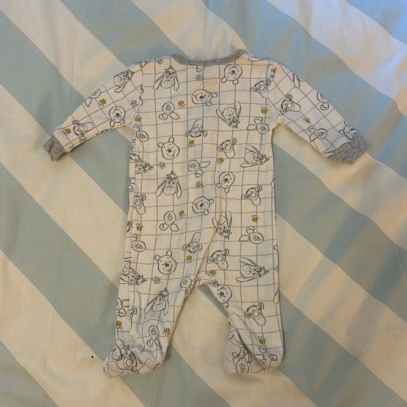 Disney - Winnie the Pooh - Newborn footed sleeper. Size 0 months - Picture 3 of 3